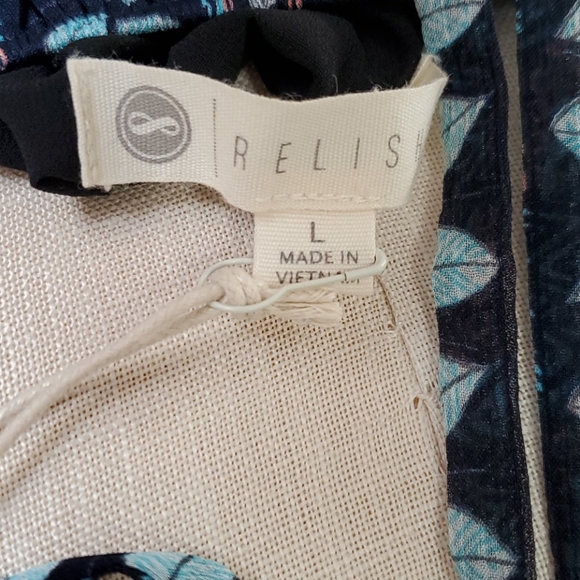 RELISHED Ruffle Patterned off the Shoulder Top - Picture 7 of 10